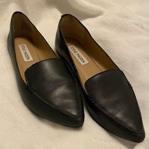 Steve Madden Black Feather Flats